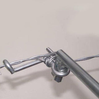 Saker fence wire tensioning tool